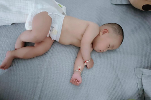 安顺宝宝突然很多眼屎